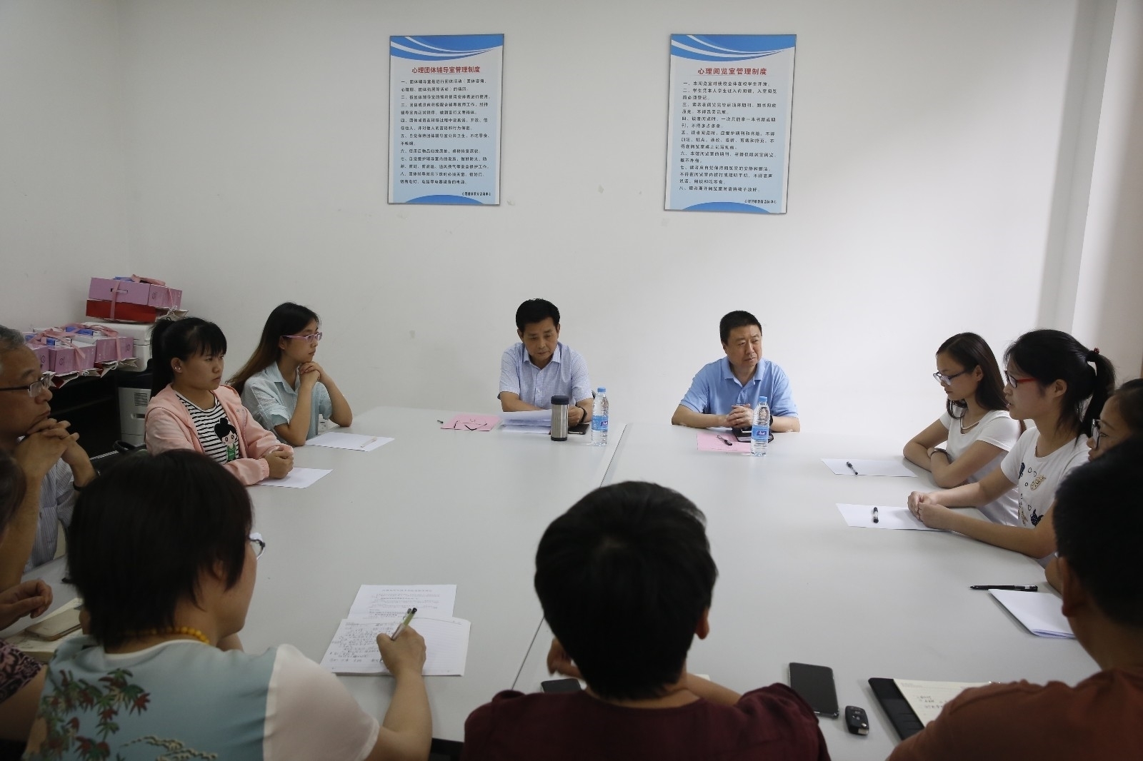 经济座谈会1.jpg 经济座谈会1.jpg