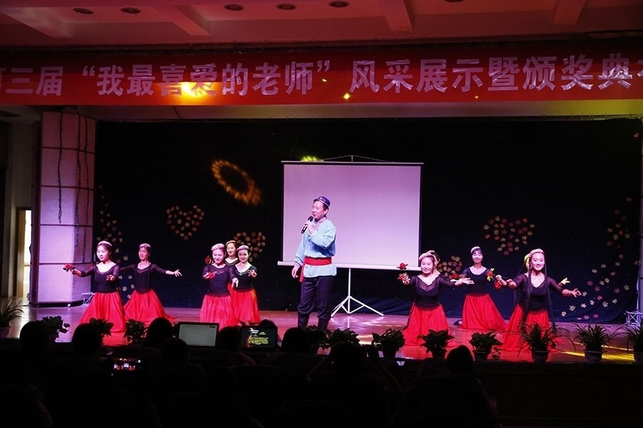 我最喜爱的老师1.jpg 我最喜爱的老师1.jpg