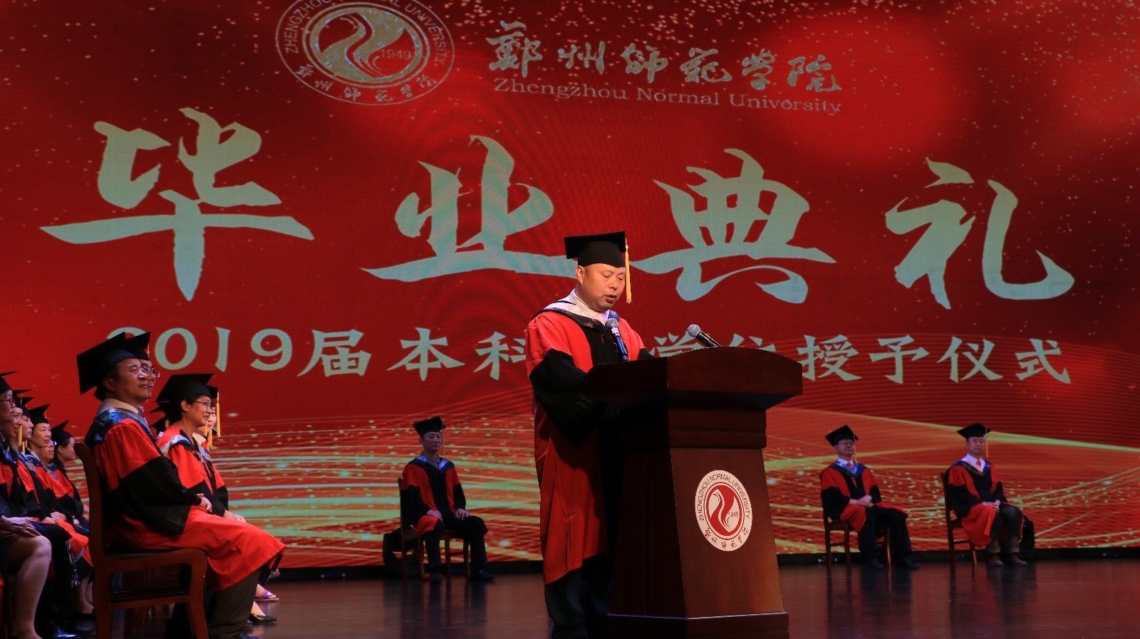 导师代表.jpg 导师代表.jpg