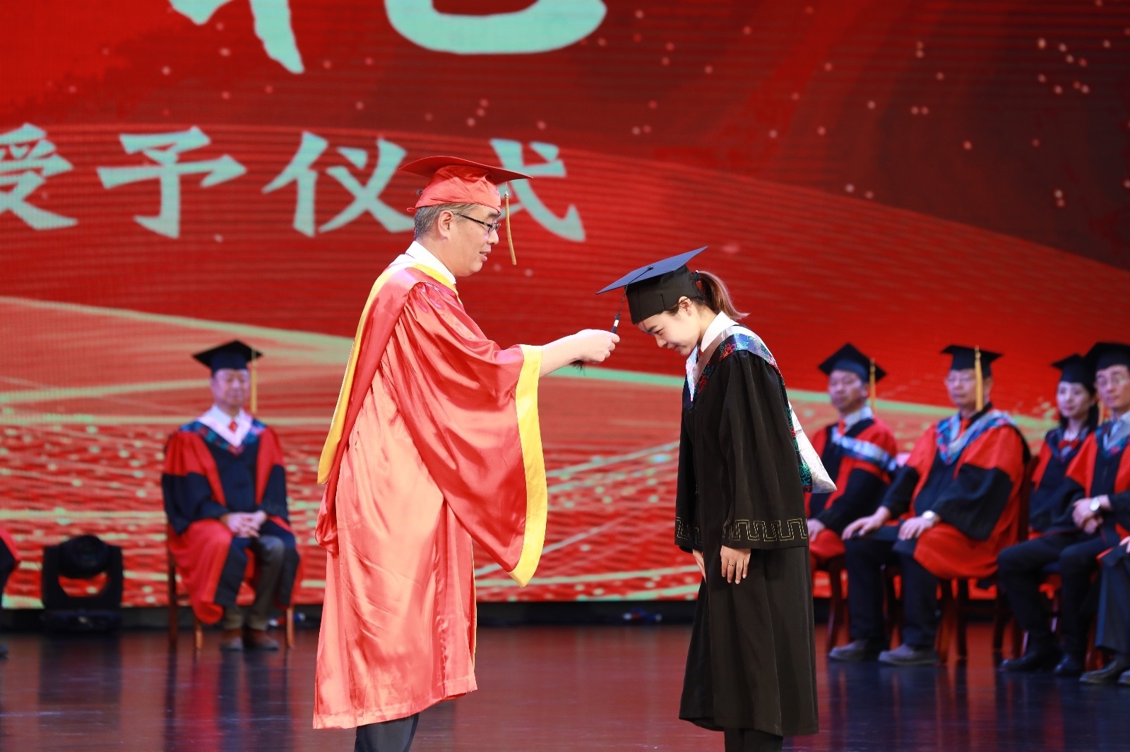 拨苏正冠照片.JPG 拨苏正冠照片.JPG